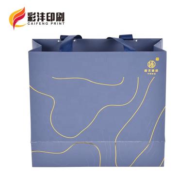 China 2021 Factory Wholesale Disposable Custom Printed Black Luxury Shopping Paper Gift Bag With Handle for sale