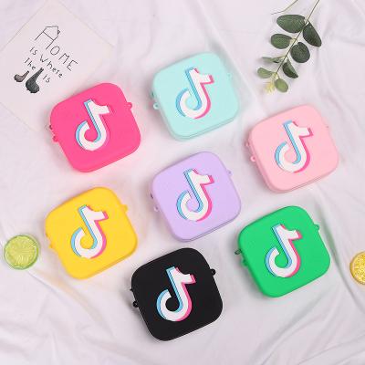 China Tiktok Waterproof Silicone Messenger Bag Fashion Children's Change Accessory Bag for sale