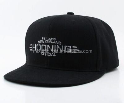 China OEM 6 Panel Cotton COMMON Bill Flat Baseball Cap With Embroidery Custom Logo for sale