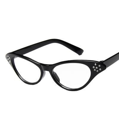 China Fashion Sunglasses 2022 Small Eye Cateye Plastic Women Anti-tracking Sunglasses for sale