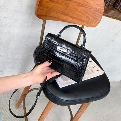 China 2021 high quality fashion crocodile pattern bag fashionable simple and easy to take diagonal one-shoulder handbag female bag for sale