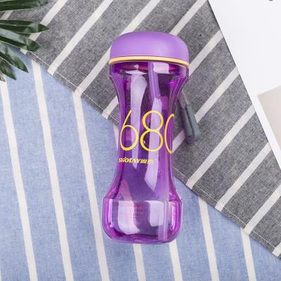 China Stocked 680ML pp Plastic Water Bottle Fitness Dumbbell Sports Bottle With Straw/Dumbell Water Bottle for sale