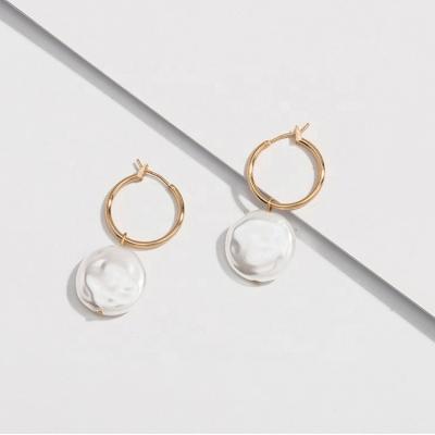 China Custom Lead Free Plating Shell Pearl Brass Alloy Gold Plating 2021 Jewelry Lead Free White Baroque Nickel And Stud Pear Dangle Earring For Women for sale