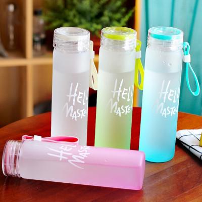 China Sustainable All-Season Borosilicate Glass Unisex Custom Water Bottle With Silicone Sleeve for sale