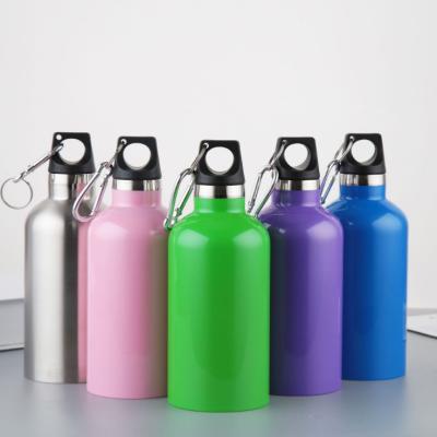 China Sustainable 500ml Stainless Steel Sports Bottle With Carabiner Bottle Custom Water Sports Water Bottles for sale