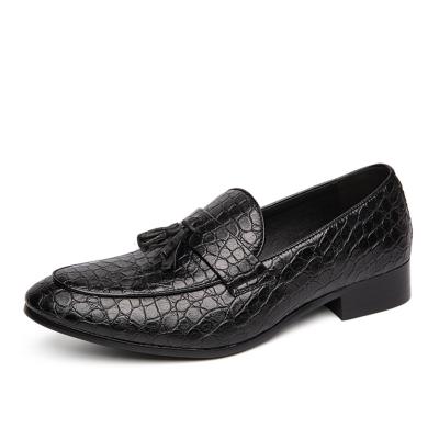 China Fashion Trend Tassel Faux Crocodile Printed Polished Round Slip On Toe Leather Loafers For Men for sale