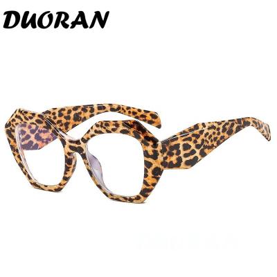 China 2022 Newest Cat Eye Women Sun Glasses Women's Square Vintage Cat Eye Glasses Candy Color Sunglasses for sale