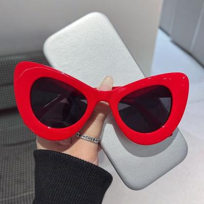 China Cat Eye Trendy New Fashion Cat Eye Sunglasses Wholesale Retro Shading Sunglasses For Women 2022 for sale