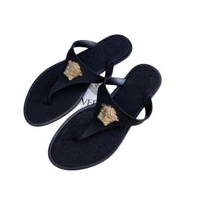 China 2022 Fashion Trend Designer Flip-Flop Slippers Women's Flat Jelly Shoes Outdoor Beach Sandals Causal Summer Sandals for sale