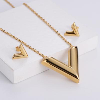 China Fashionable Minimalist v Ladies Accessories Stainless Steel AMI Necklace Earrings Elegant Jewelry Sets for sale