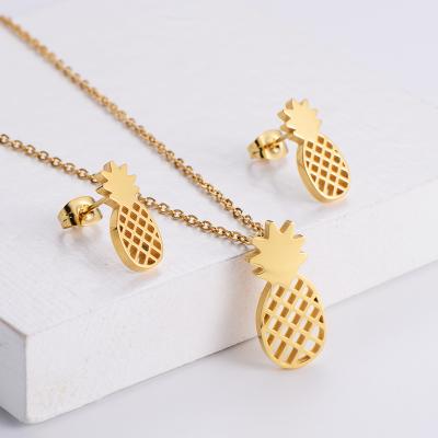 China TRENDY FRIEND Tarnish Free Women Pineapple Necklaces And Earrings Gold Filled Hawaiian Jewelry Set Wholesale for sale