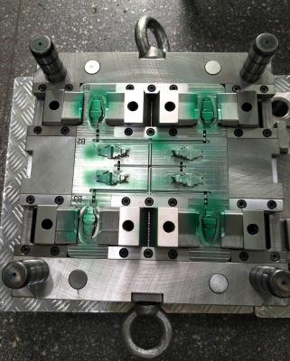 China HASCO Hot Runner Injection Mold 3 Plate Tool LKM Base Molding Tool en venta