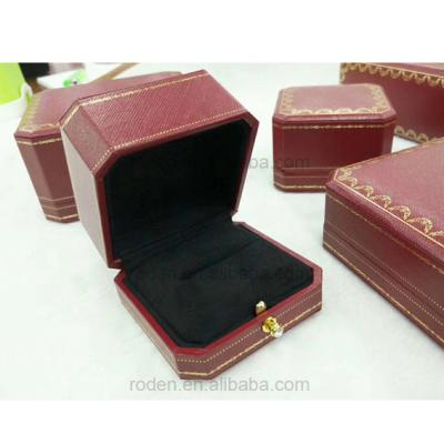 China Environmentally Friendly Top End Luxury Wooden Jewelry Box Red Necklace Pendant Ring Bracelet Box for sale