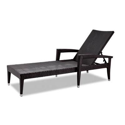 China Modern Modern Rattan Outdoor Lounge Chair With Rectangle Arm For Pool And Beach Used As Sun Daybed for sale