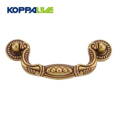 China 2021 Most Popular Antique Brass Drawer Knobs Bedroom Wardrobe All-match Brass Pull Handles for sale