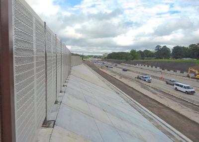 中国 Galvanized Or Aluminum Noise Barrier For Highway And Railway 販売のため