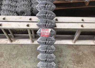 China Rolos de cercas de enlace de cadena galvanizados para usos múltiples en venta