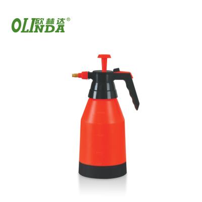 China Best Garden Price Factory 1 Red Plastic Water Sprayer Manual Pressure Spray Bottle 1.5 2L for sale