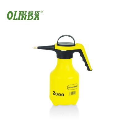 China Best Price Garden Plastic Yellow Pesticide Pump Spray Popular Mini Home Use Garden 2 Liter Sprayer for sale