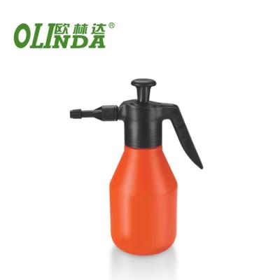 China Garden Factory Price 1L 2L High Quality Red Plastic Bottle Garden Water Pressure Sprayer for sale