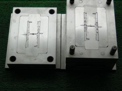 China Modelagem por injeção plástica do corredor frio que dá forma ao produto do costume do fabricante do molde à venda