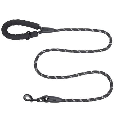 China RTS Amazon Reflective Hot Sales Pet Supplies Outdoor Dog Walking Reflective Foam Chain Handle Pet Leash P Chain Dog Nylon Rope for sale