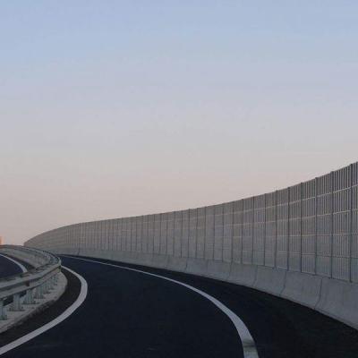 Chine Murs d'autoroute insonorisés durables haute stabilité barrière acoustique de la circulation en fibre de verre microporeuse à vendre