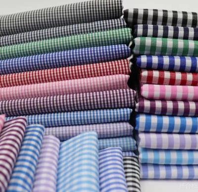 China Breathable in stock cheap price cotton polyester blend fabric export plaid poplin fabric tplain shirts linen apparel fabric for sale