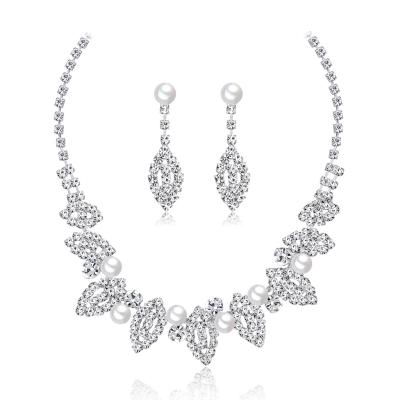 China TRENDY Hot Selling Fashion Jewelry Set Pearl High End Diamond Necklace Earrings Two Piece Christmas Gift In Stock for sale