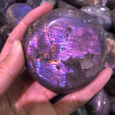 China Wholesale High Quality Colorful Purple Healing Palm China Labradorite Quartz Crystal Palm Stone For Souvenir for sale