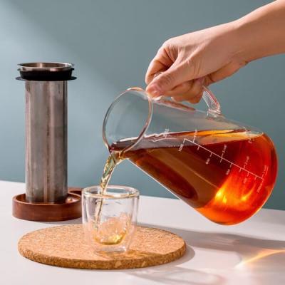 Chine Le froid soufflé par main en verre résistante à la chaleur du broc 1100ml de filtre d'eau brassent le fabricant de café à vendre