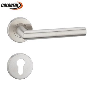 China Modern Newly Designed Modern OEM Hardware Stainless Steel Door Handle On Rose for sale