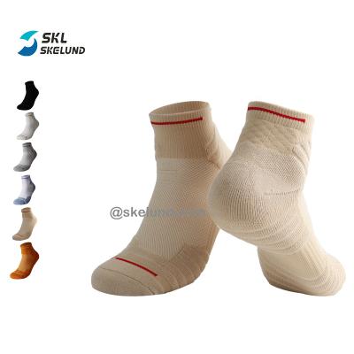 China Wholesale Low Price Sporty Mesh Cushion Socks, Mid Calf Woven Socks For Soccer Football Running Increasing Sports Socks for sale