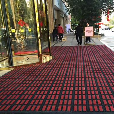 Cina Entrata commerciale di nylon rossa Mats Modular Interlocking Floor Tiles 200X200 di PA in vendita