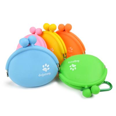 China Sustainable Portable Silicone Dog Training Treat Pouch Pet Food Storage Bag With Clip for sale