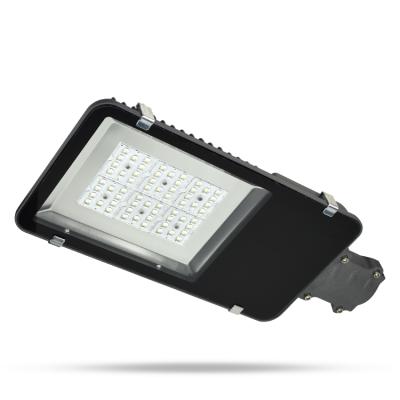 中国 DAWN Hot selling IP65 waterproof aluminum SMD road 30w 60w 90w 100w 120w 150w led street light price list 販売のため