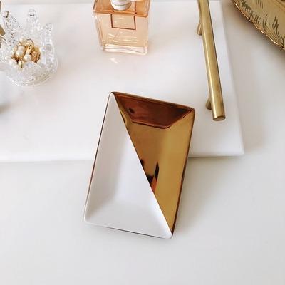 China Hot Selling Stocked Personalized Handmade Ceramic Holder Decor Dish Trinket Main Dish With Gold Plating for sale