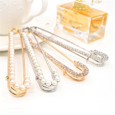 China Scarves Corsage Brooch and Pins Shape Geometric Scarves Corsage Accessories Women Brooch Crystal Imitation Pearl Big Pins for sale