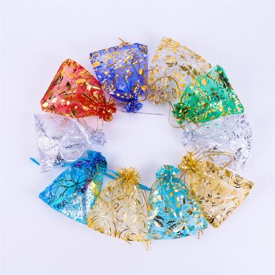 China Organza Bag 100pcs Wedding Promotion Gifts Bag Colorful Candy Jewelry Package Organza Bag Rose Design Bag for sale