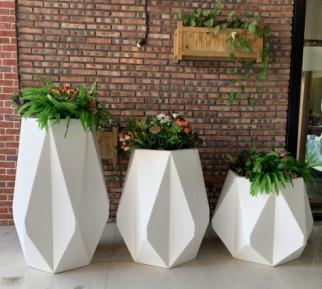 China Customizable Large Fiberglass Planter Pots For Indoor Outdoor Spaces for sale