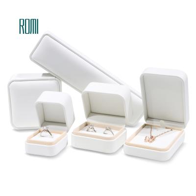 China Vintage White Jewelry Ring Box Leather Wholesale Jewelry Packaging Luxury Packaging Box And Bag for sale