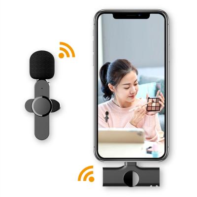 China Lavalier Microphone Upgraded Wireless Lavalier Microphone For IPhone Auto-Syncs Removable Lapel MIC Youtubers FB Live Stream Vloggers Interview IPhone for sale