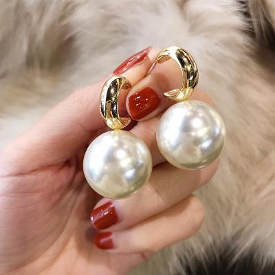 China 2020 CLASSIC vintage drop pearl earrings long earrings jewelry gift fashion metal pearl earring for women for sale