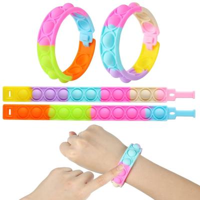 China New Eco-friendly Decompression Push 12pcs Creative Noise Bubbles Colorful Snap Bracelets Sets Silicone Sensory Effort Link Dye Bracelet Toy for sale