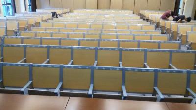 China La escuela de los muebles de la universidad fijó la tabla y el escritorio de la sala de clase de la escalera de la silla/de la sala de conferencias en venta