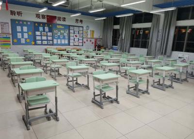 China Bunter einzelner hauptsächlichstudent Desk And Chair verstellbare Plastikschultabellen-Seats stellte en gros ein zu verkaufen