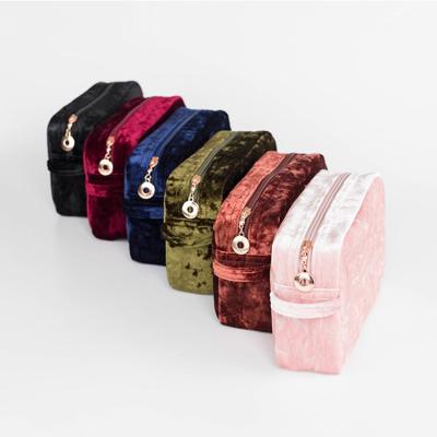 China Feel good; Custom Fine Brush End Square Tote Bag Custom Makeup Velvet Logo Embroidery Beauty Bag Basics Cosmetic Make Up Bag For Ladies for sale