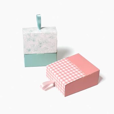 China Recycled Materials Lace Small Lipstick Gift Box Custom Paper Folding Gift Box Wholesale Practical Packaging Box for sale