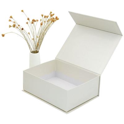 China Luxury Recycled Materials Cloth Embroidery Box Small Gift Pen Boxes Packaging With Magnets Rope for sale