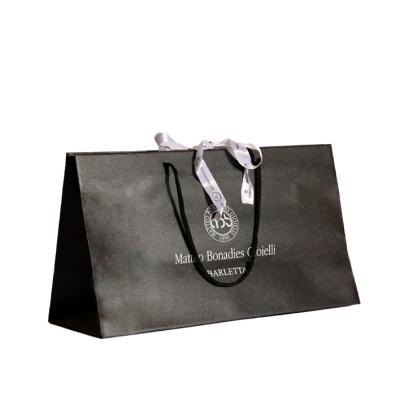 China Recycled Materials Custom Printed Personalized Black Gift Bags For Cosmetics Shops Tote Bag Shopping Bag for sale